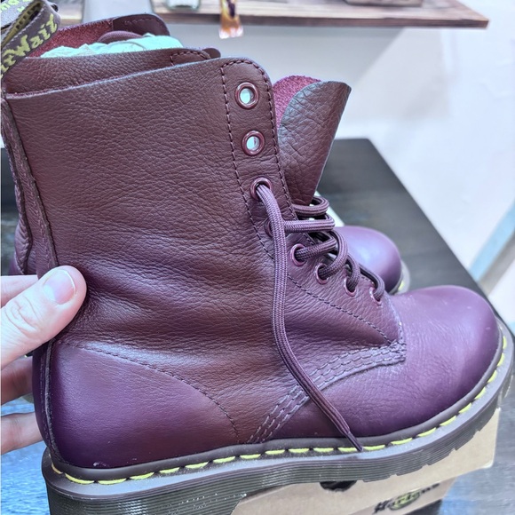 Dr. Martens Women's  🍒 Red 1460 Pascal Virginia Great condition - Picture 9 of 12